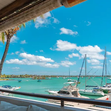 Beachfront Luxurious Stunning Sunset Boulevard Apartment, Grand Baie
